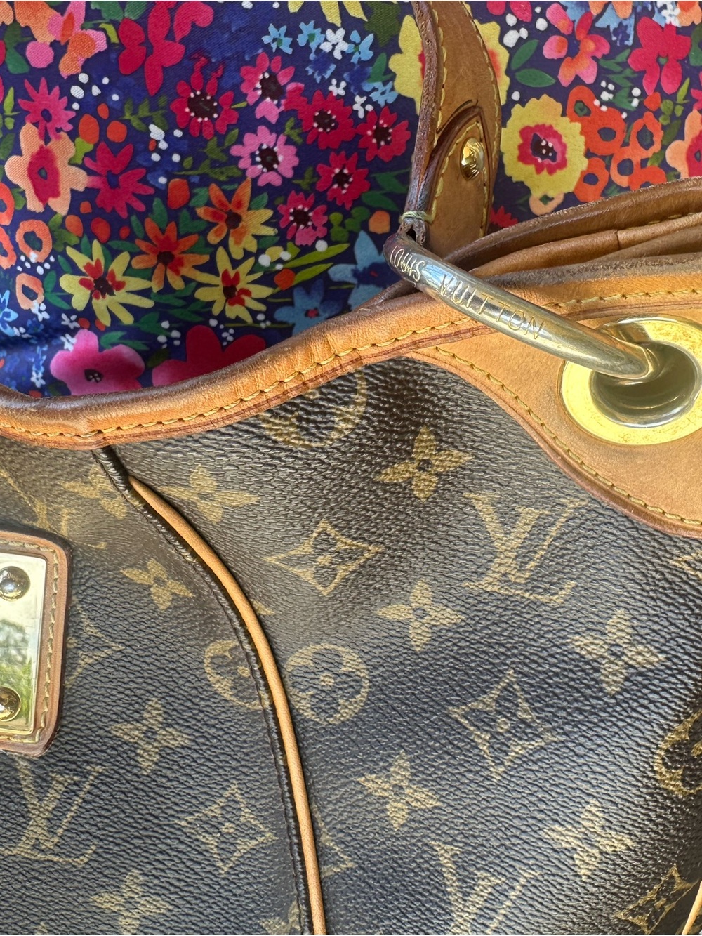 Louis Vuitton Galleria - Picture 3 of 10